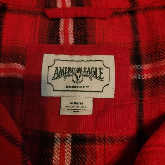 American Eagle Flannel Plaid Cropped Shirt M Oversized Pocket Red Black White - Picture 3 of 10